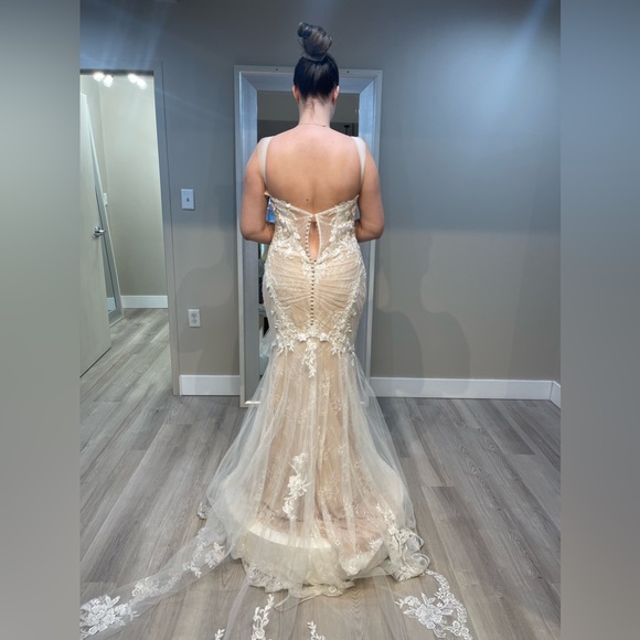 Evangeline Elysee wedding dress - Picture 2 of 7